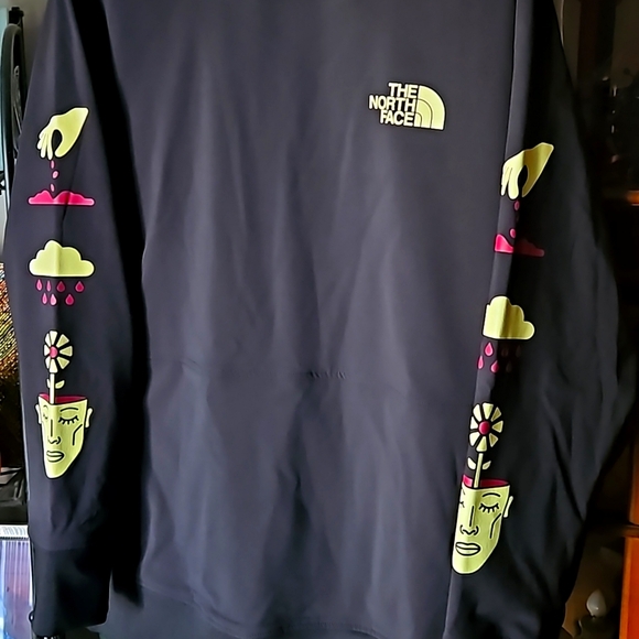 The NorthFace Anorak - Picture 2 of 8